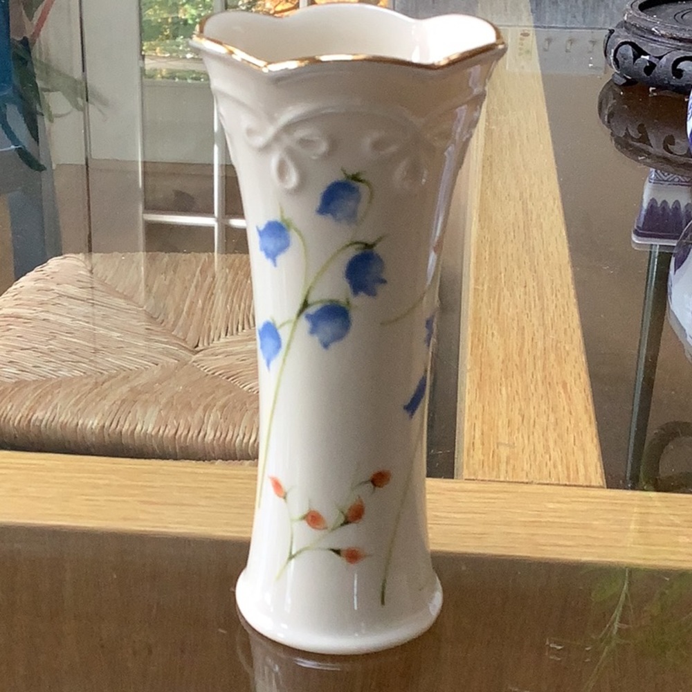 Lenox floral,gold trim porcelain bud vase.  Bluebell trumpet. 5” Good condition